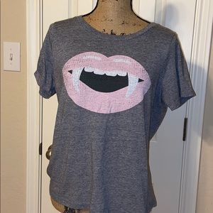 Graphic lip t-shirt
